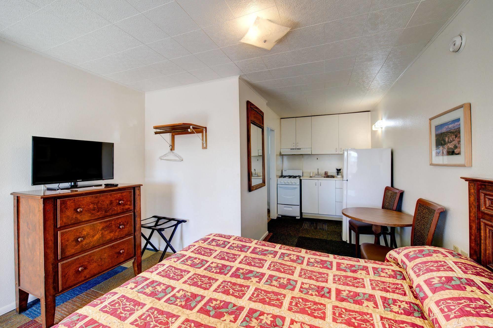 Crimson Hills Motel Parowan Dış mekan fotoğraf